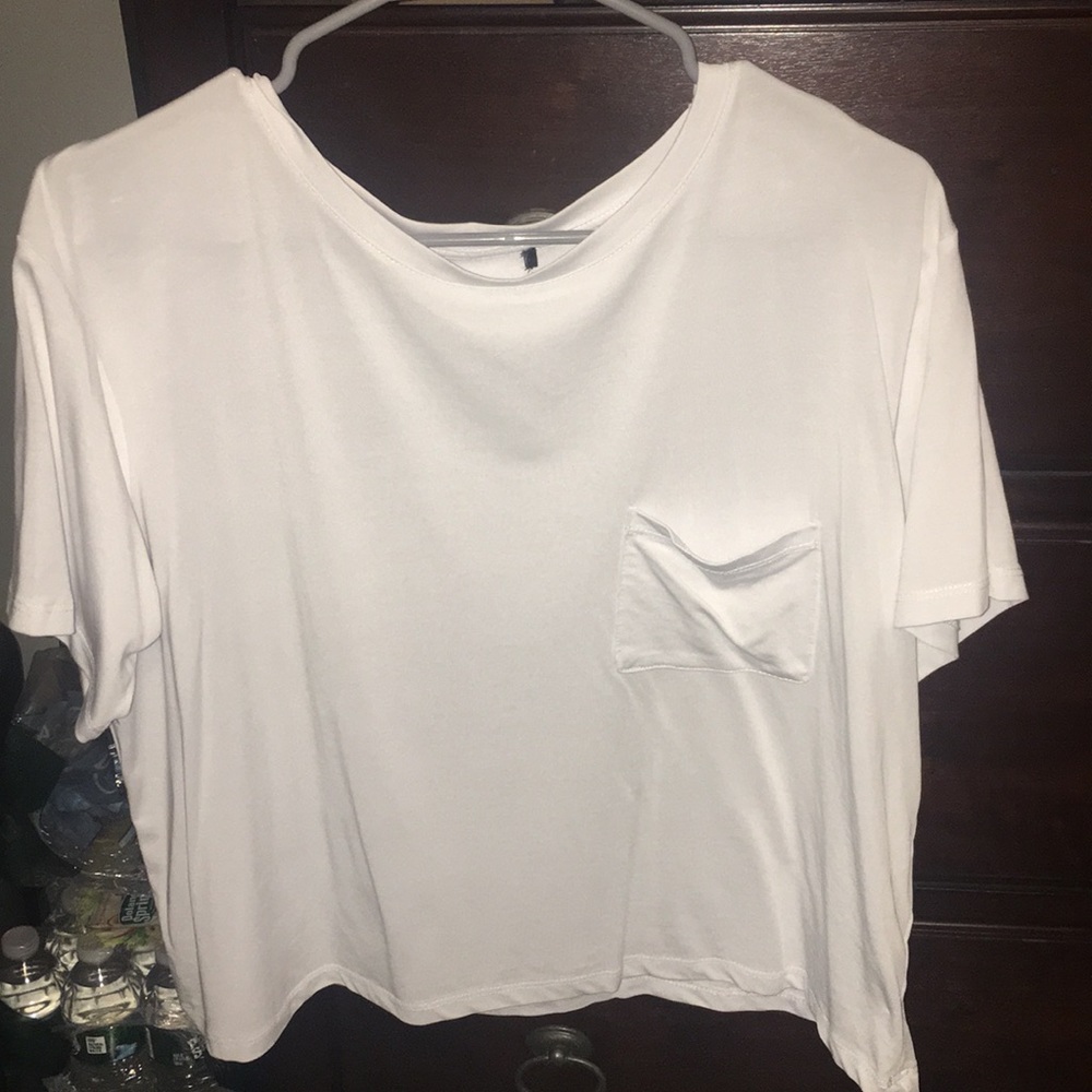 White crop pocket T-shirt